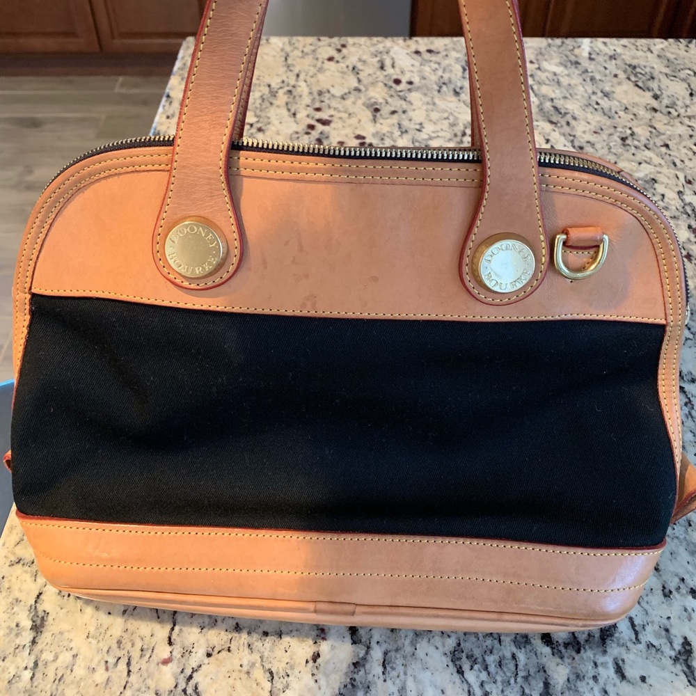 VINTAGE Dooney & Bourke Cabriolet Handbag 🖤